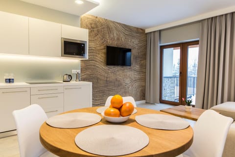 TV and multimedia, Kitchen or kitchenette, Seating area