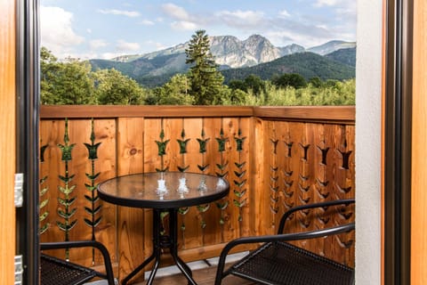 Balcony/Terrace, Mountain view