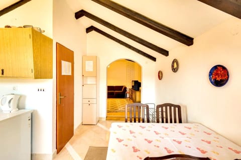 One bedroom apartement at Zlarin 200 m away from the beach with sea view enclosed garden and wifi Appartement in Šibenik