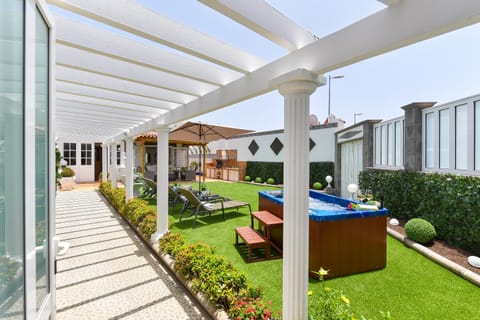 Garden, Hot Tub, Garden view