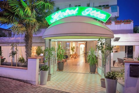 Property building, Facade/entrance, Balcony/Terrace