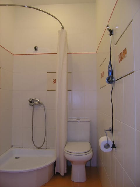 Shower, Toilet