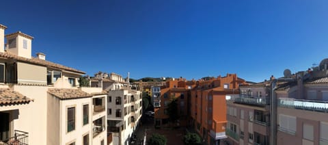 Kitchen or kitchenette, City view, Street view