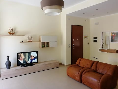 Communal lounge/ TV room, Living room, Seating area