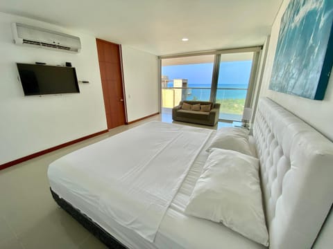 Bed, Natural landscape, TV and multimedia, Living room, Photo of the whole room, Bedroom, Sea view, air conditioner