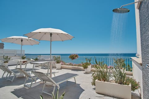 Patio, Day, Natural landscape, View (from property/room), Balcony/Terrace, Dining area, Beach, Sea view, sunbed