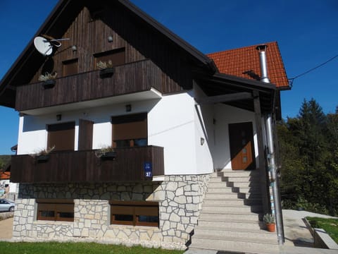 Apartments and rooms with parking space Jezerce, Plitvice - 17768 Bed and Breakfast in Jezerce