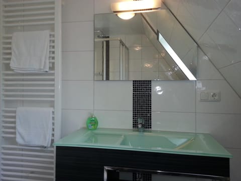 Photo of the whole room, Decorative detail