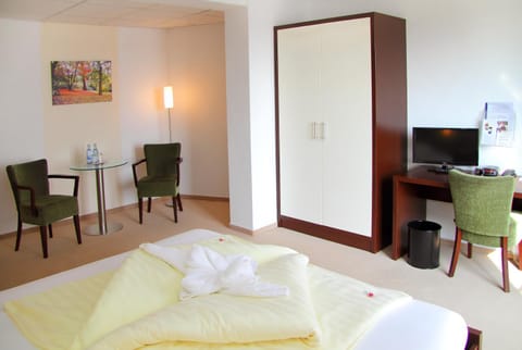 Photo of the whole room, Decorative detail, Seating area, Bedroom