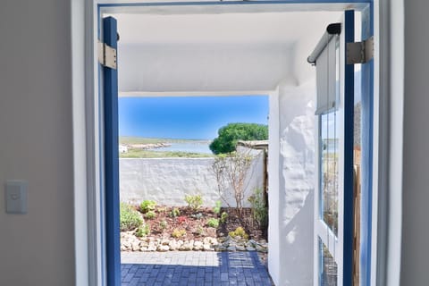 Patio, Sea view, Location
