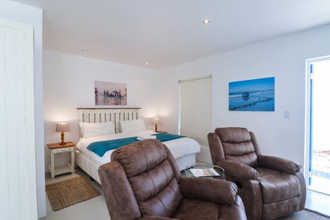 Seating area, Bedroom