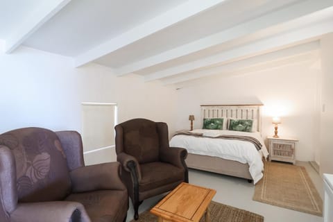 Seating area, Bedroom