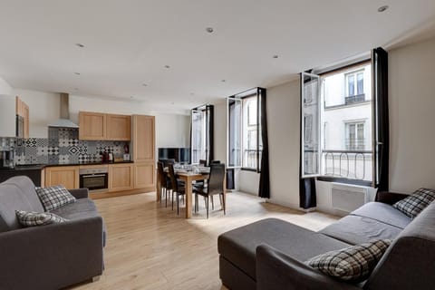 Kitchen or kitchenette, Living room, Dining area