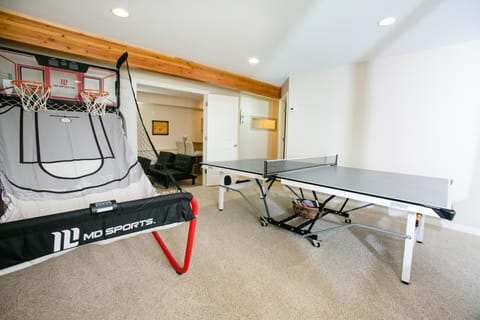 Game Room, Table tennis