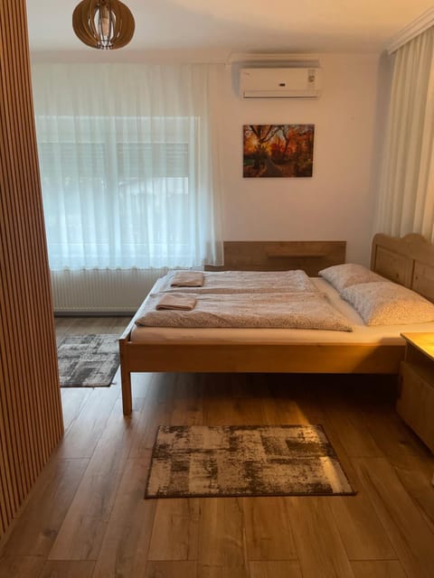 Airport Jazmin Guesthouse Bed and Breakfast in Budapest