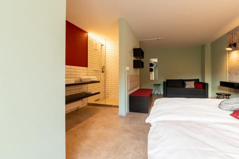 Bathroom, Photo of the whole room, Seating area, towels