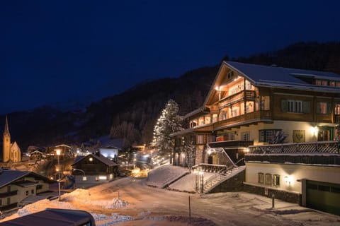 Facade/entrance, Winter