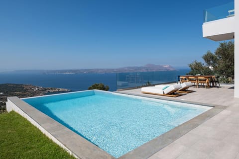 PhantΩm Villa Chalet in Crete