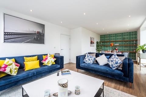 Chiswick Park Apartments London Condo in London Borough of Ealing