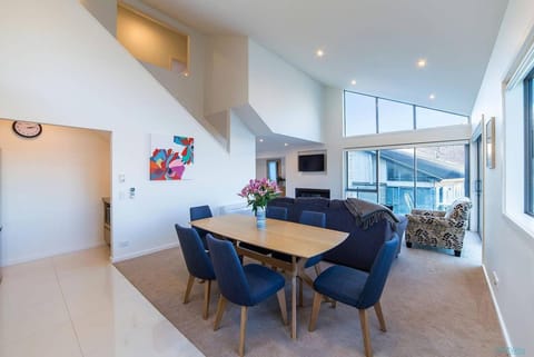 Executive Living in Bluewater - 3 Bedroom Apartment Condo in Queenstown