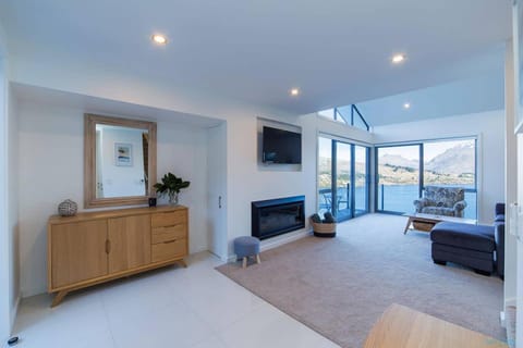 Executive Living in Bluewater - 3 Bedroom Apartment Apartment in Queenstown