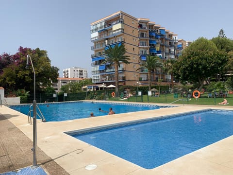 Property building, Swimming pool, Swimming pool