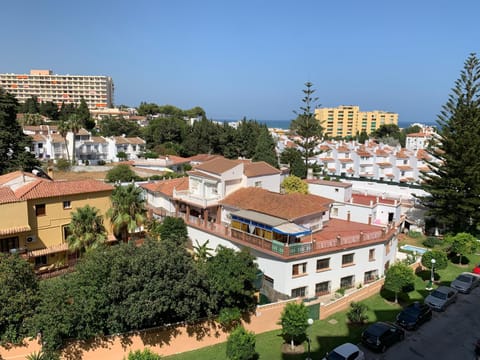 Neighbourhood, Balcony/Terrace, Living room, Street view