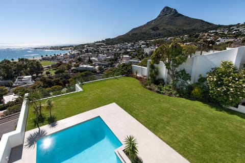 Sandpiper House: Stunning Ocean Views, Heated Pool & Large Garden Villa in Camps Bay