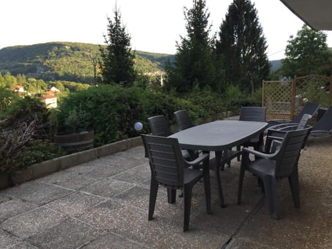 Sous le Château Apartment in Jura