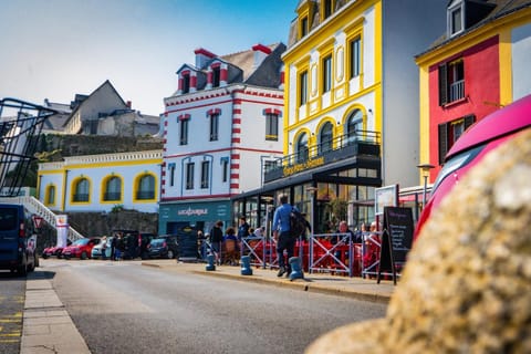 Property building, Facade/entrance