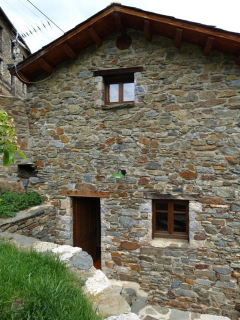 Cal Mestre Country House in Ripollès