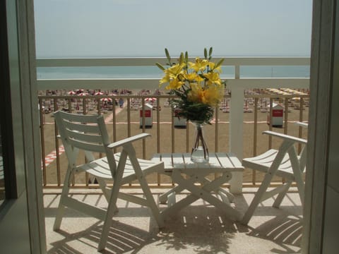 Balcony/Terrace, Decorative detail