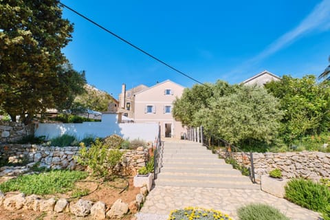 Property building, Facade/entrance, Garden