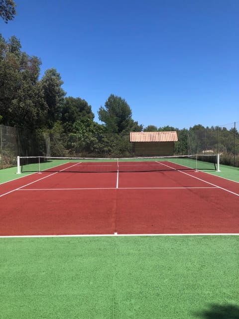 Tennis court, Tennis court