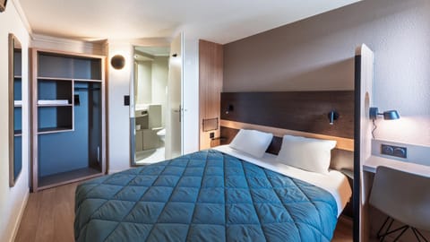 Bed, Photo of the whole room, Bedroom, wardrobe