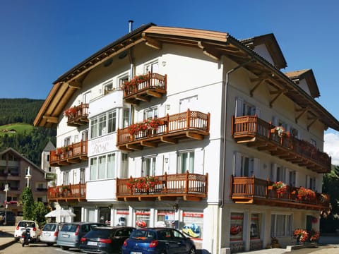 Residence Rose Apartment hotel in San Candido