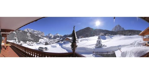 Balcony/Terrace, Mountain view