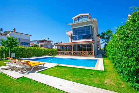 Property building, Spring, Day, Garden, Garden view, Pool view, Swimming pool, sunbed