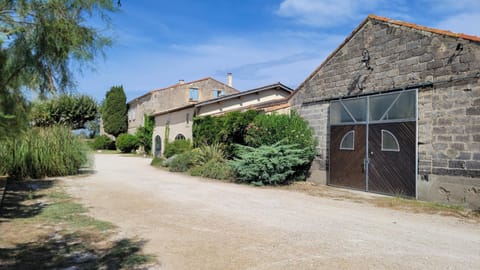 Mas du Grand Peloux Bed and Breakfast in Arles