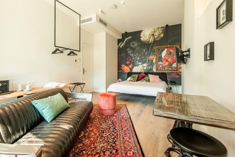 Living room, Photo of the whole room