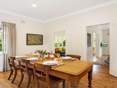 Canary Cottage House in Bowral