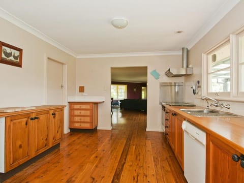 Riverbend - Stay 3 Pay 2 House in Robertson