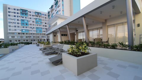 JAS Marina Spatial Aparthotel in Dumaguete