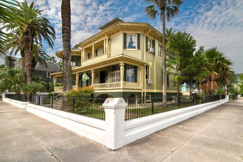 The Mansion on 17th, formerly Schaefer Haus Chambre d’hôte in Texas City