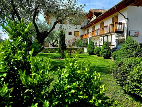 Property building, Natural landscape, Garden view