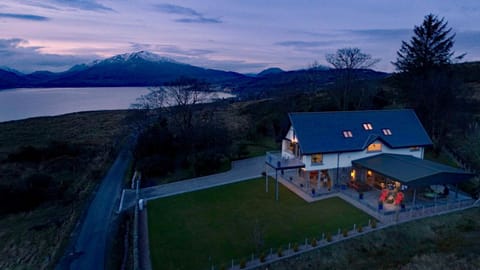 Property building, Night, Natural landscape, Bird's eye view, Lake view, Mountain view