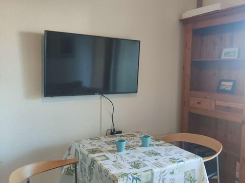 Appartement T2 confortable pour 4 pers, RDC, terrasse, parc arboré, piscine, WIFI, parking gratuit - FR-1-195-4 Apartment in Le Barcarès