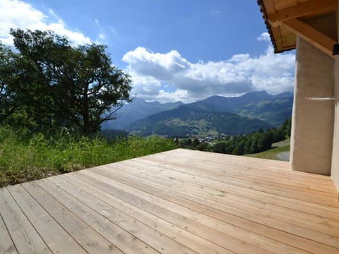 Appartement de charme avec grande terrasse et vue dégagée - FR-1-505-35 Apartment in Notre-Dame-de-Bellecombe