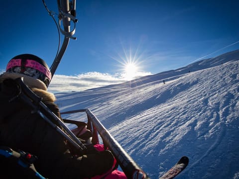 Appartement de charme avec grande terrasse et vue dégagée - FR-1-505-35 Apartment in Notre-Dame-de-Bellecombe