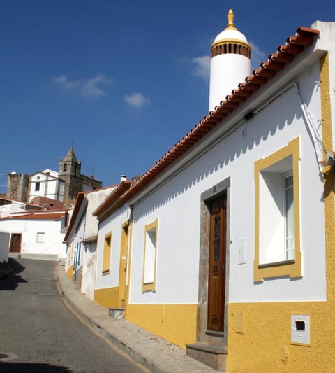 Property building, Facade/entrance, View (from property/room), Landmark view, Street view